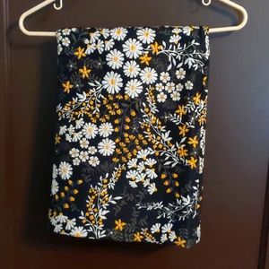 Flower embroidered pencil skirt